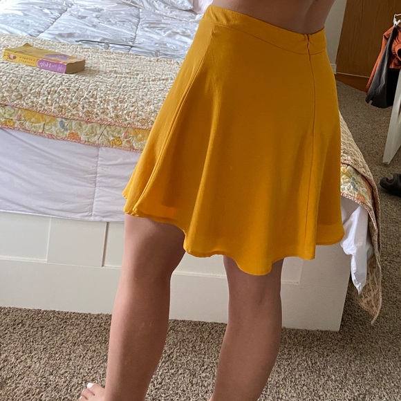 Yellow button up skirt - Picture 3 of 4